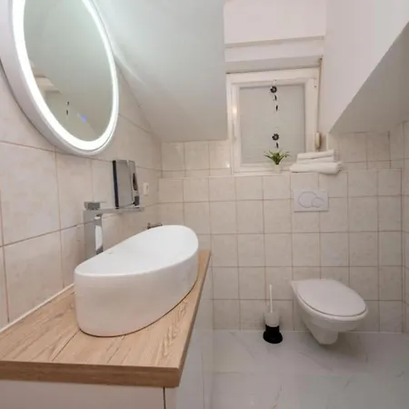 Apartmán Tomi - With Balcony 10