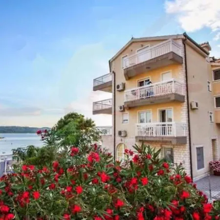 Tomi - With Balcony 10
