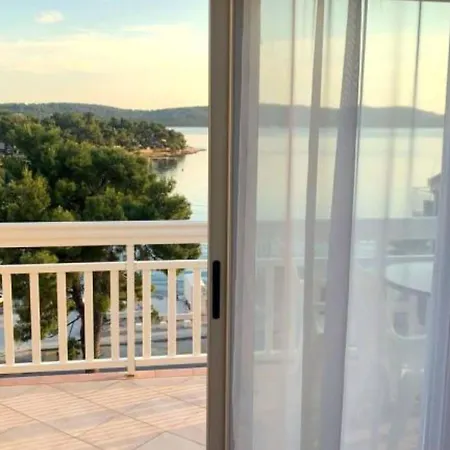 Tomi - With Balcony 10 *